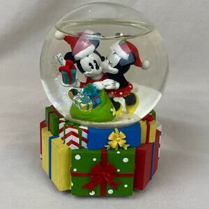 North Pole Trading Company Mickey And Minnie Mouse Christmas Musical Snow Globe